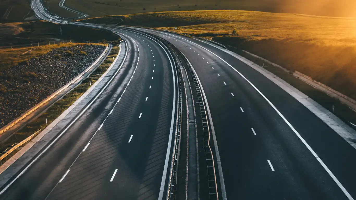 高速道路でのタイヤパンク、もう慌てない！カーレスキュー活用術