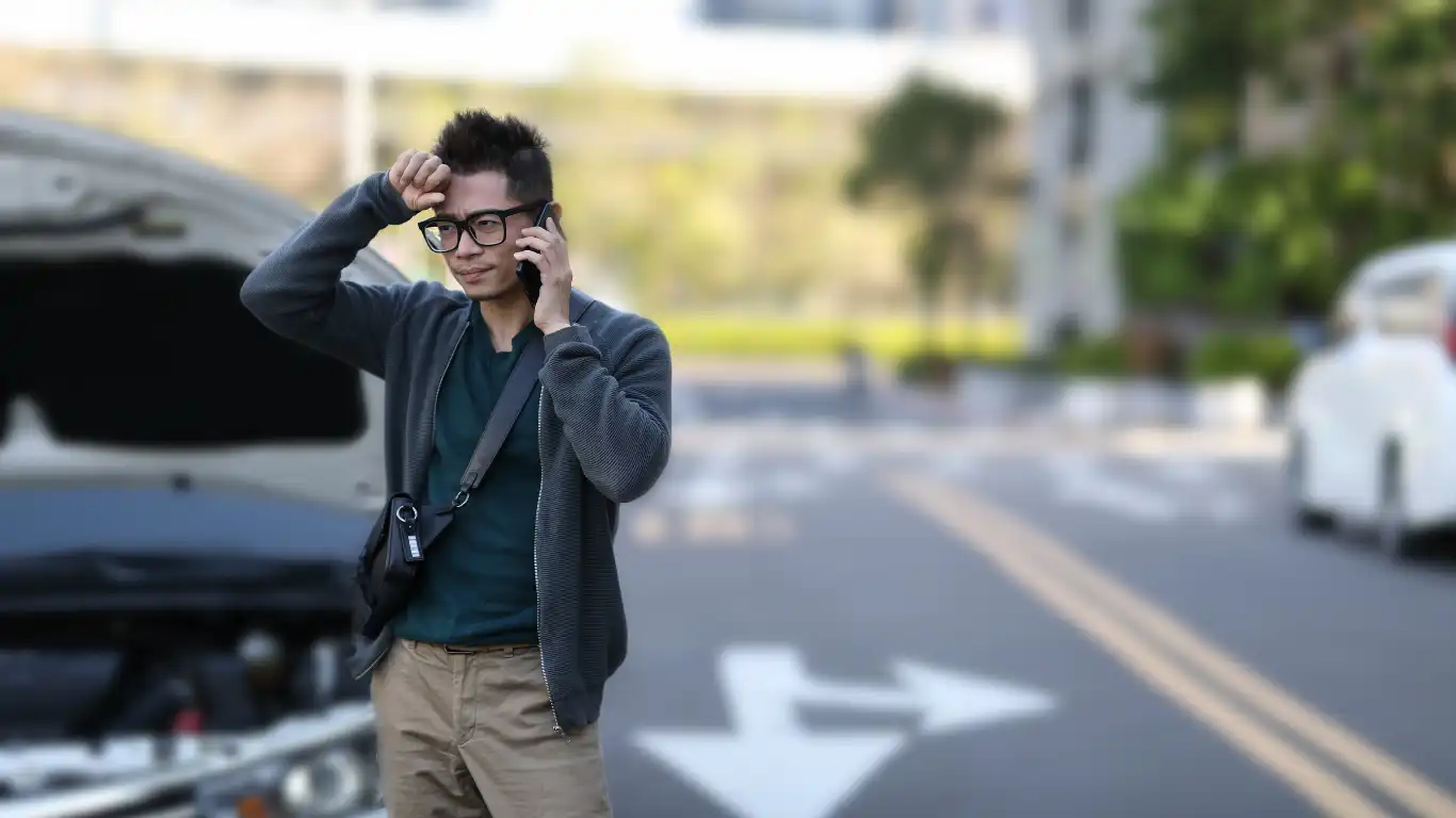 高速道路でのタイヤパンク、もう慌てない！カーレスキュー活用術