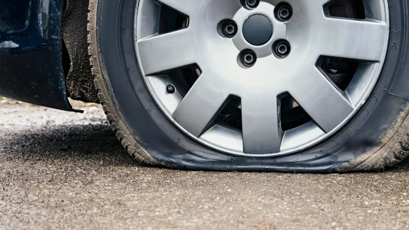 エンジントラブル前に読むべき「レスキュー保険」ガイド レッカー費用0円を叶えるロードサービス特約の選び方