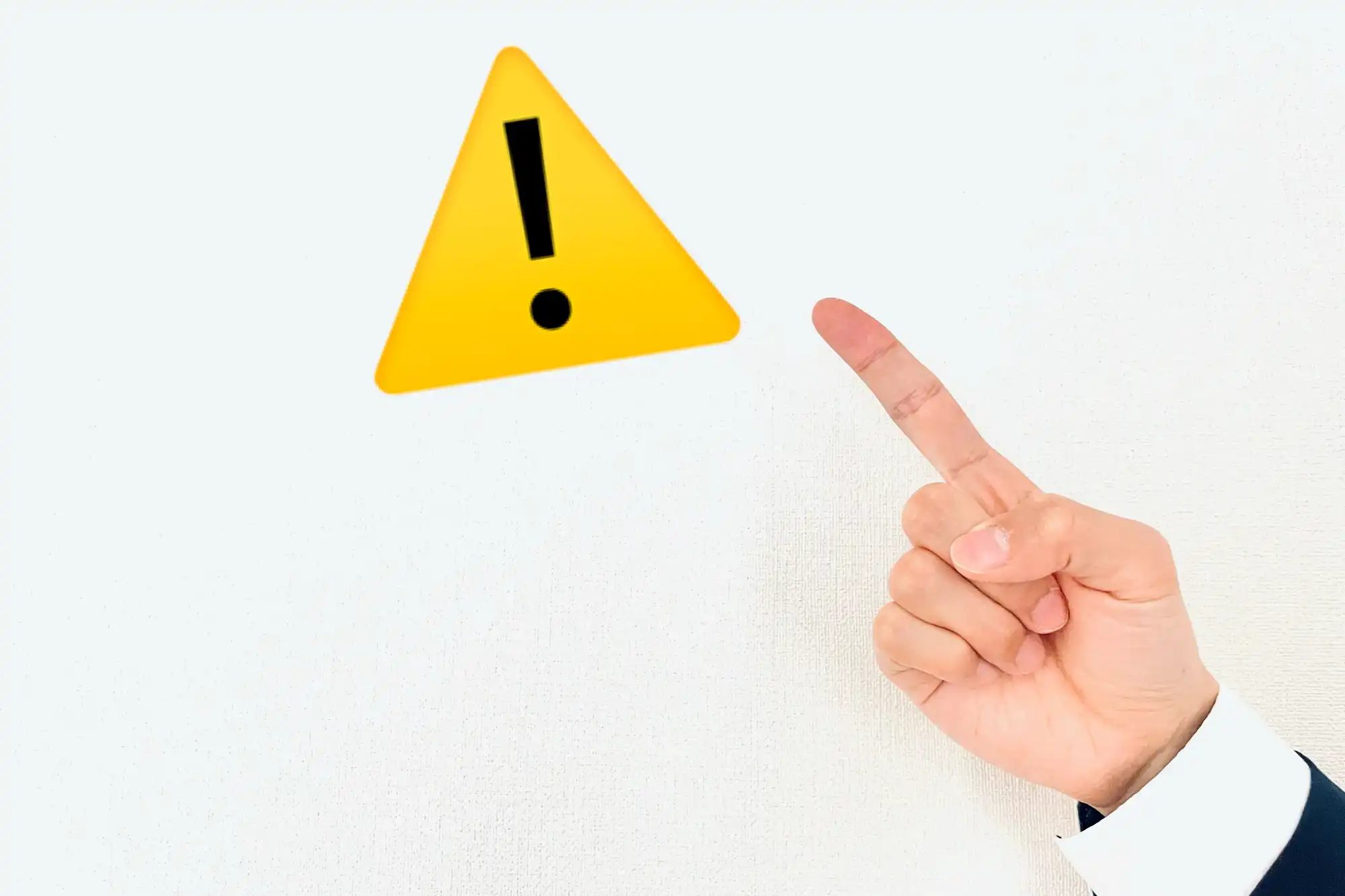 ビックリマークを指差ししている